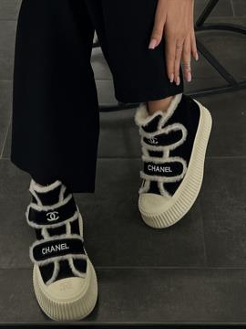 {{photo.Alt || photo.Description || 'Ботинки утеплённые на фиксаторах и платформе CH18'}}