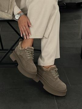{{photo.Alt || photo.Description || 'Ботинки утеплённые на шнуровке и рельефной платформе CH15-5'}}
