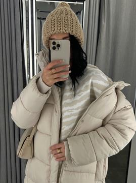 {{photo.Alt || photo.Description || 'Куртка с капюшоном удлиненная на холлофайбере 20343'}}